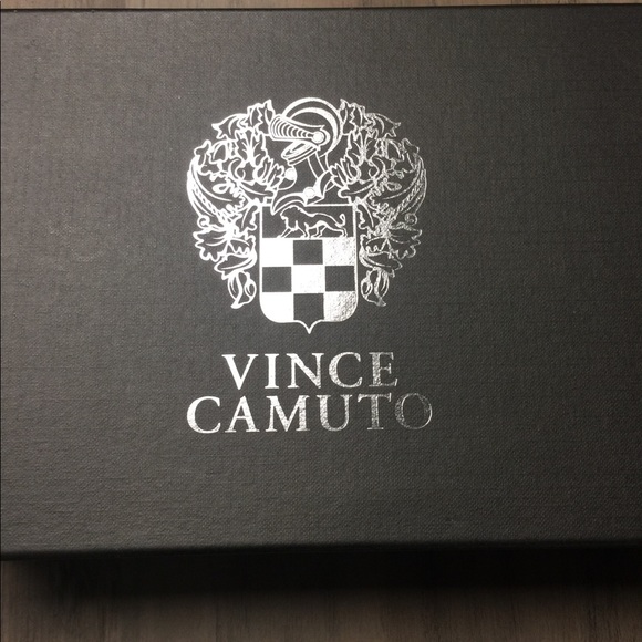 Vince Camuto VC-Kira Black Smooth Patent heels 8M - Picture 8 of 8